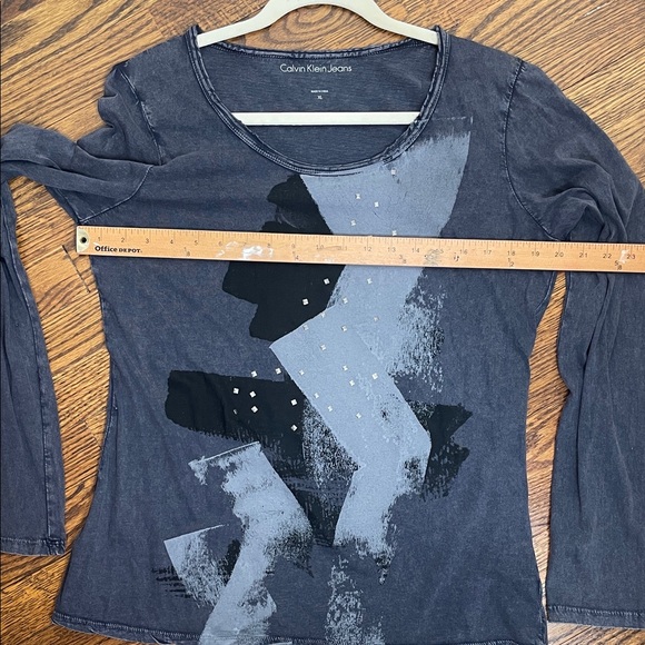 Calvin Klein Women's Abstract Gray Long Sleeve Tee - Picture 4 of 8